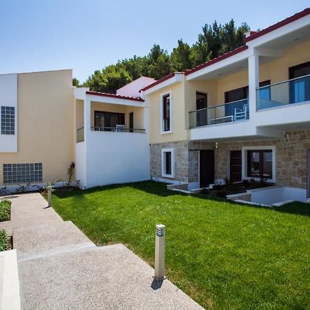Elpiniki Luxury Apartments Nea Poteidaia Exterior foto