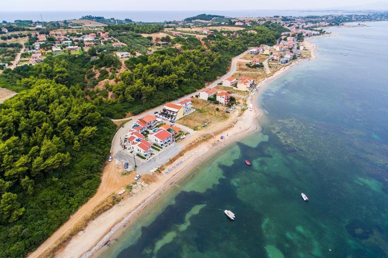 Elpiniki Luxury Apartments Nea Poteidaia Exterior foto